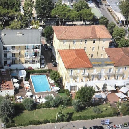 Hotel Stella Polare Римини Екстериор снимка