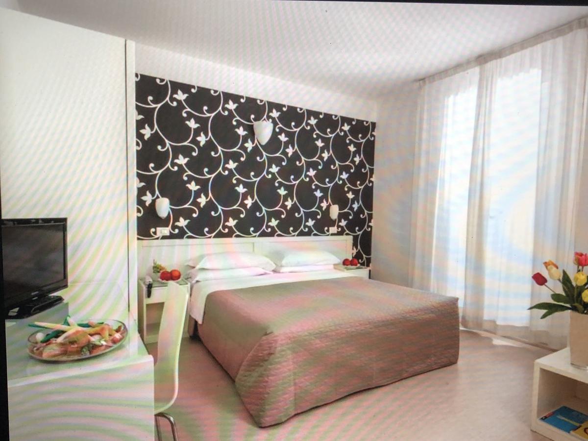Hotel Stella Polare Римини Екстериор снимка