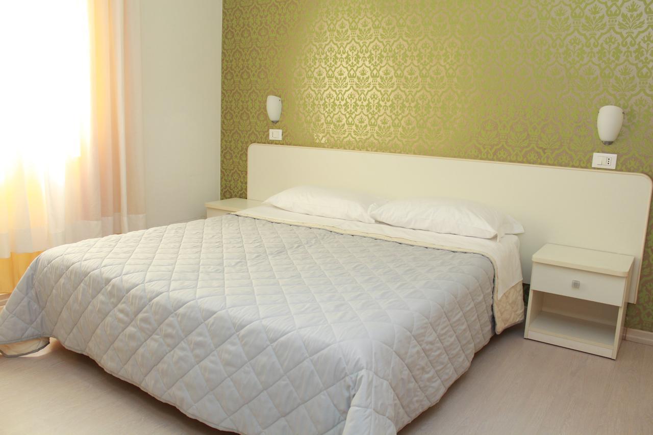 Hotel Stella Polare Римини Екстериор снимка
