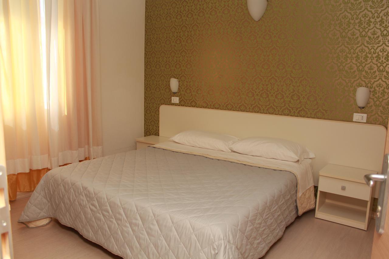 Hotel Stella Polare Римини Екстериор снимка