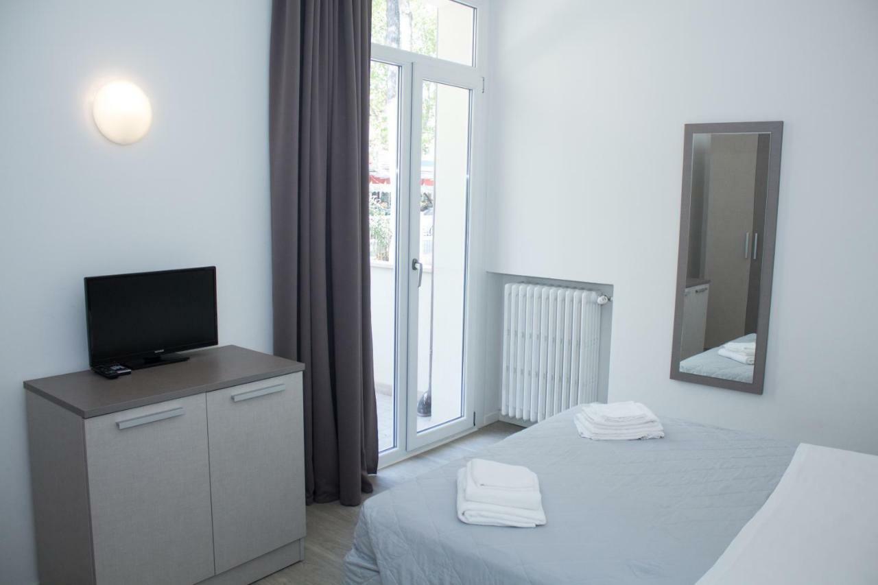 Hotel Stella Polare Римини Екстериор снимка