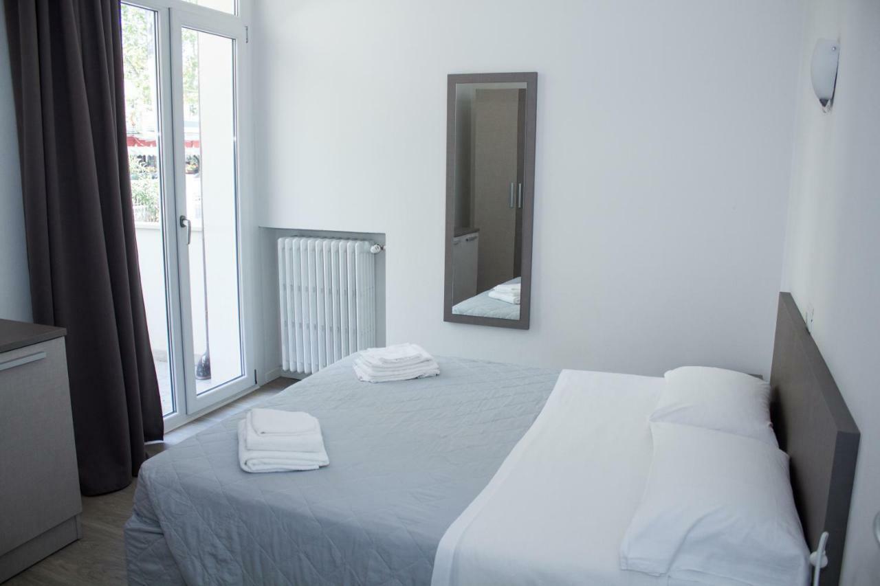 Hotel Stella Polare Римини Екстериор снимка