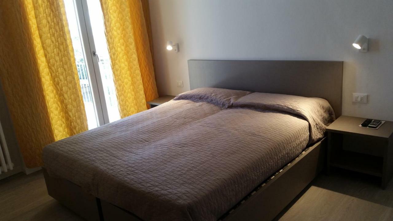 Hotel Stella Polare Римини Екстериор снимка